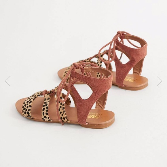 HPx2🎉NWT Cheetah Gladiator Sandals - Picture 3 of 4